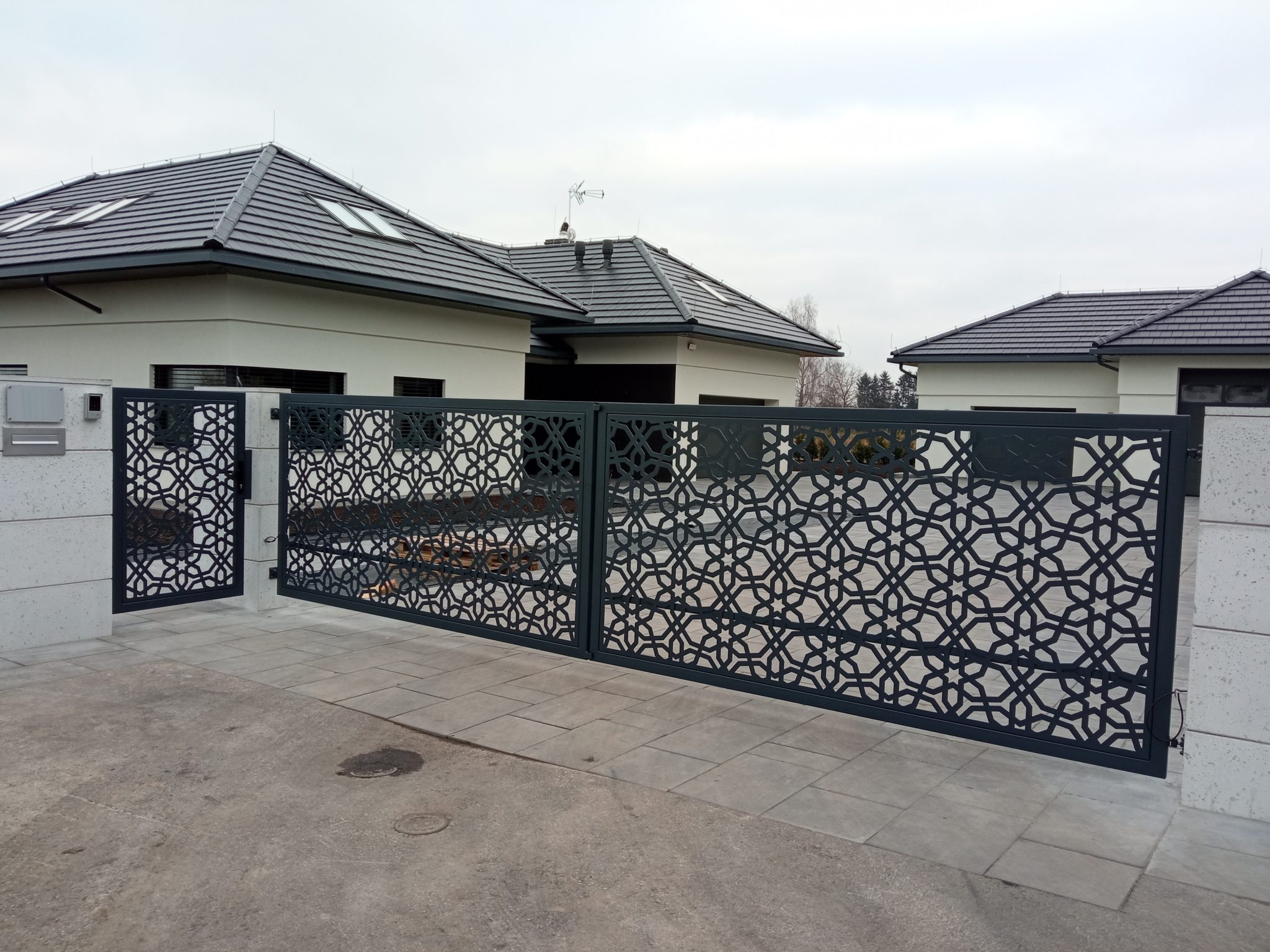 brama dwuskrzydlowa wycinana laserowo